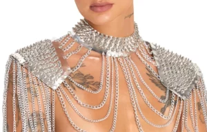 Bad Kitty kettinghalsband met spikes, detailopname