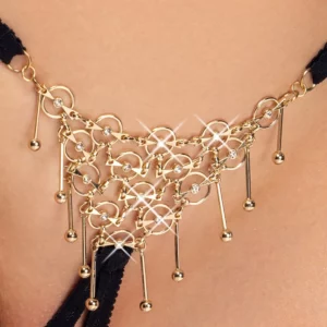 Cottelli string met juwelengaas, detail van ringen en kettingen
